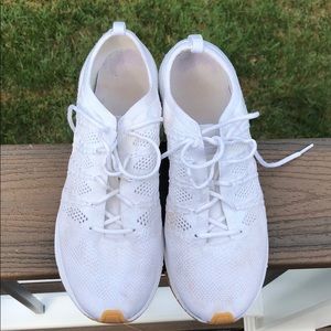 WHITE NIKE FLYKNIT TRAINER ATHLETIC/RUNNING SHOES
